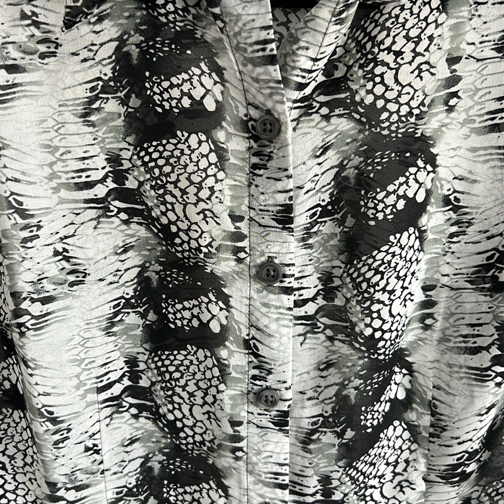 Cabi Sheer Snakeskin Button Down Blouse Size Small - Picture 4 of 5